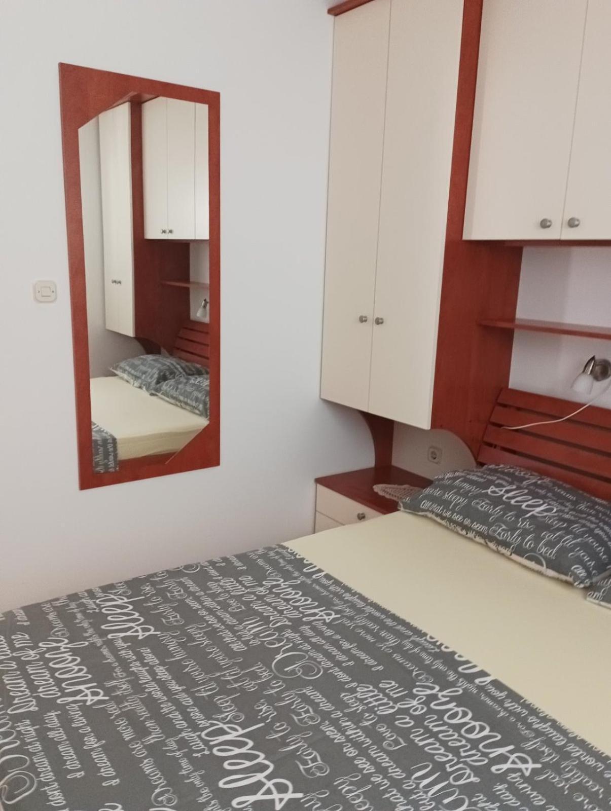 Apartmani Ana Vir Ngoại thất bức ảnh