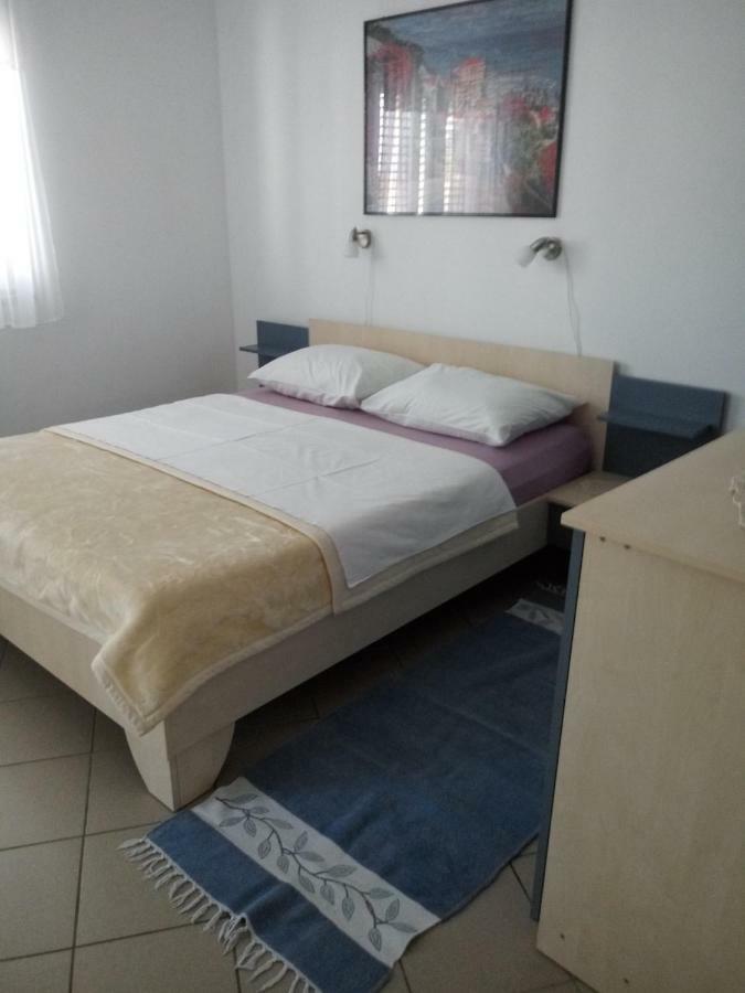 Apartmani Ana Vir Ngoại thất bức ảnh