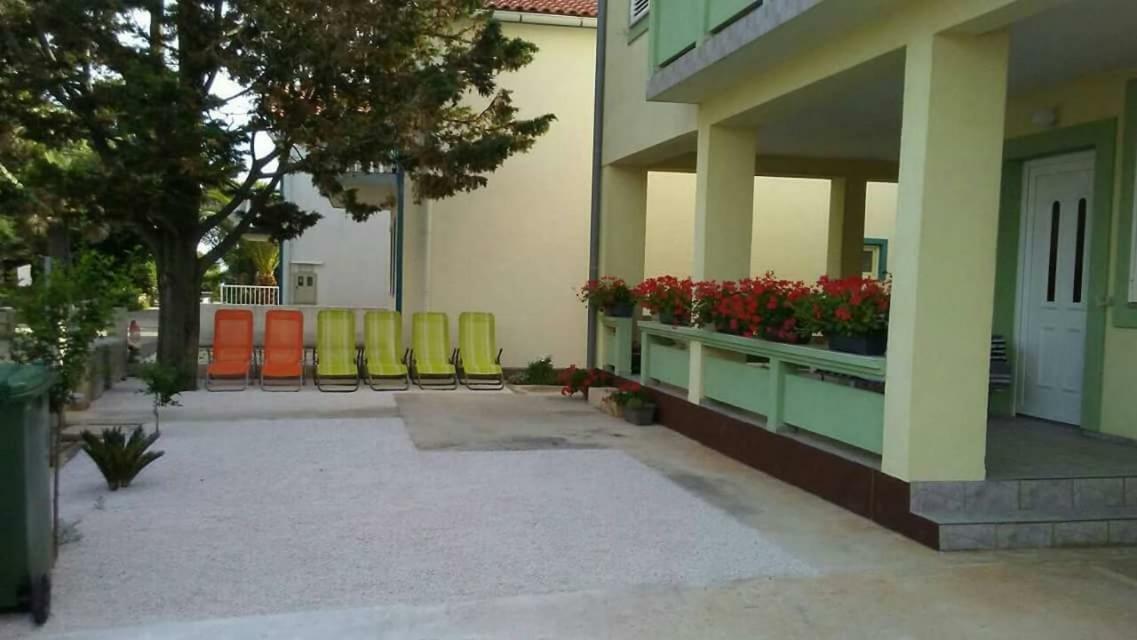 Apartmani Ana Vir Ngoại thất bức ảnh