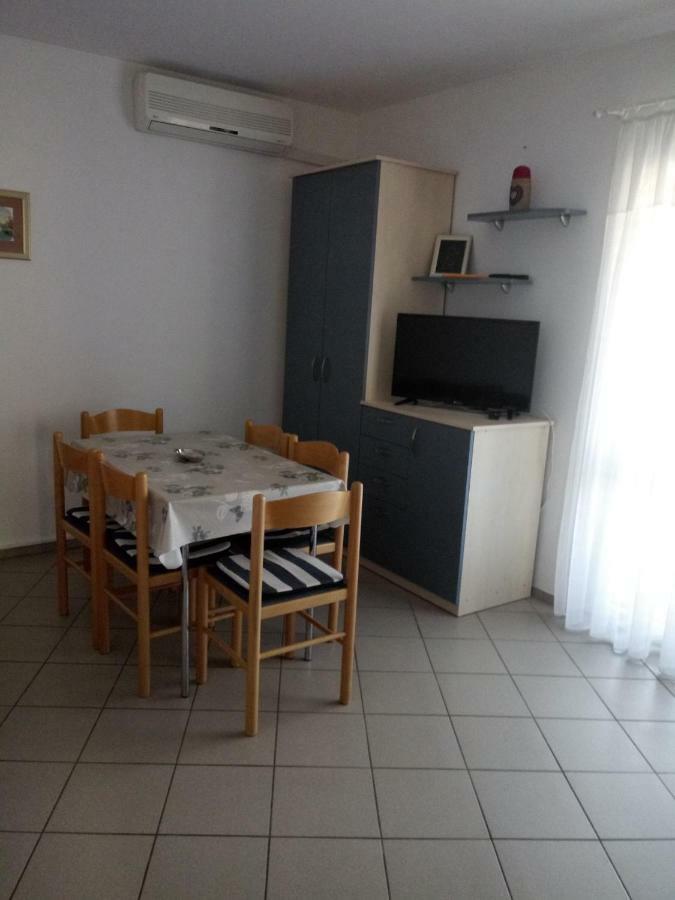 Apartmani Ana Vir Ngoại thất bức ảnh
