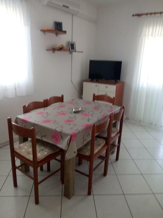 Apartmani Ana Vir Ngoại thất bức ảnh