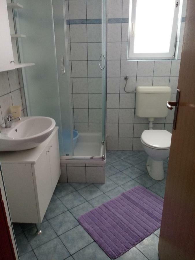 Apartmani Ana Vir Ngoại thất bức ảnh