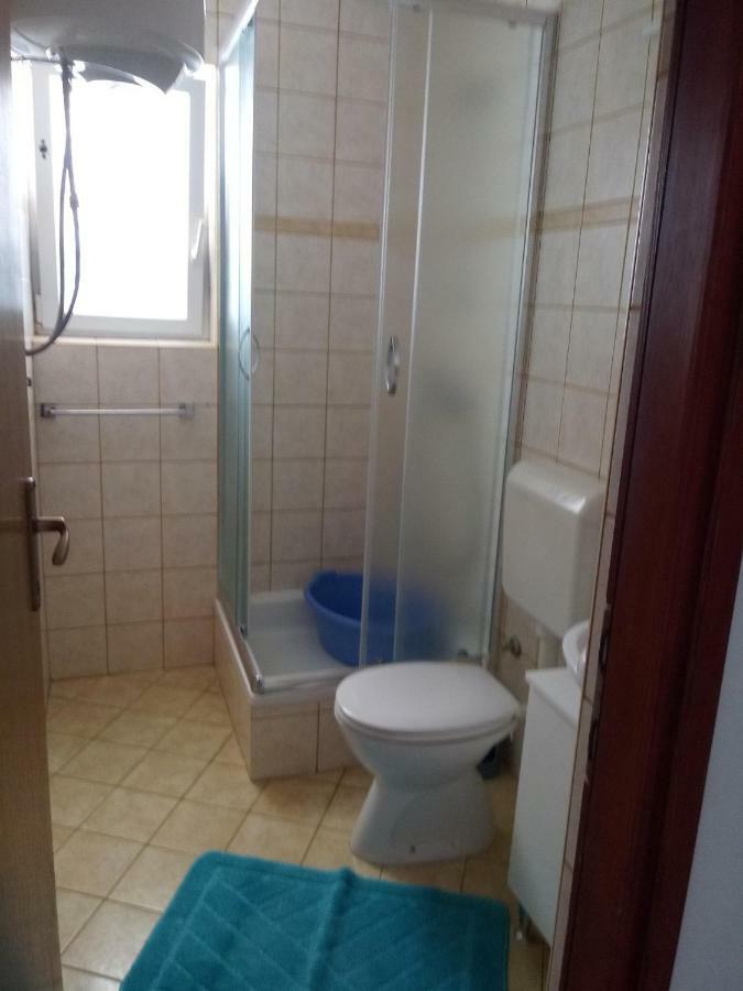 Apartmani Ana Vir Ngoại thất bức ảnh