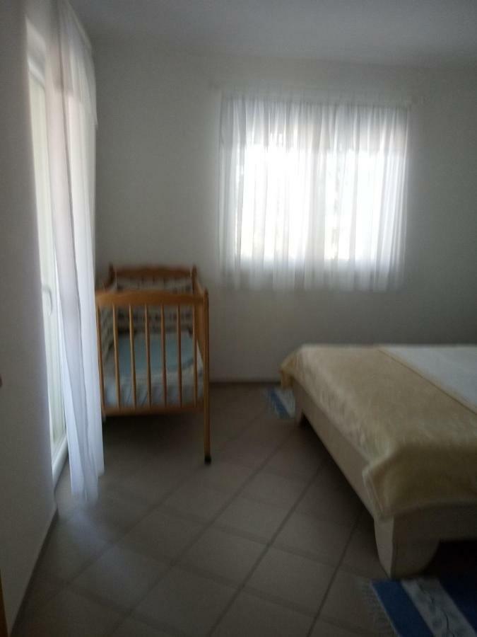Apartmani Ana Vir Ngoại thất bức ảnh