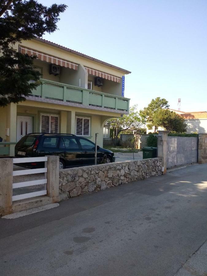 Apartmani Ana Vir Ngoại thất bức ảnh