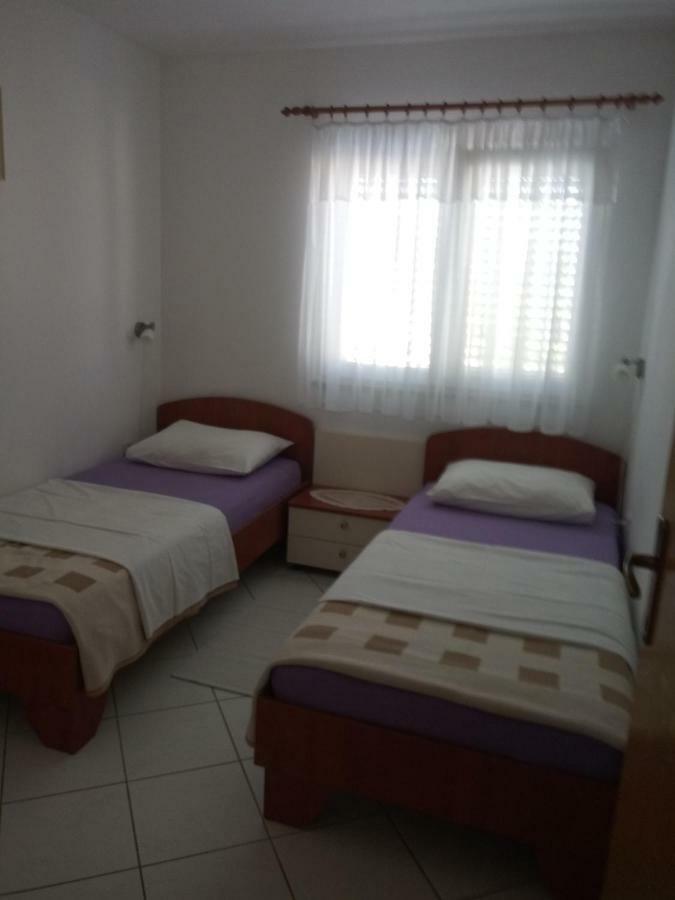 Apartmani Ana Vir Ngoại thất bức ảnh